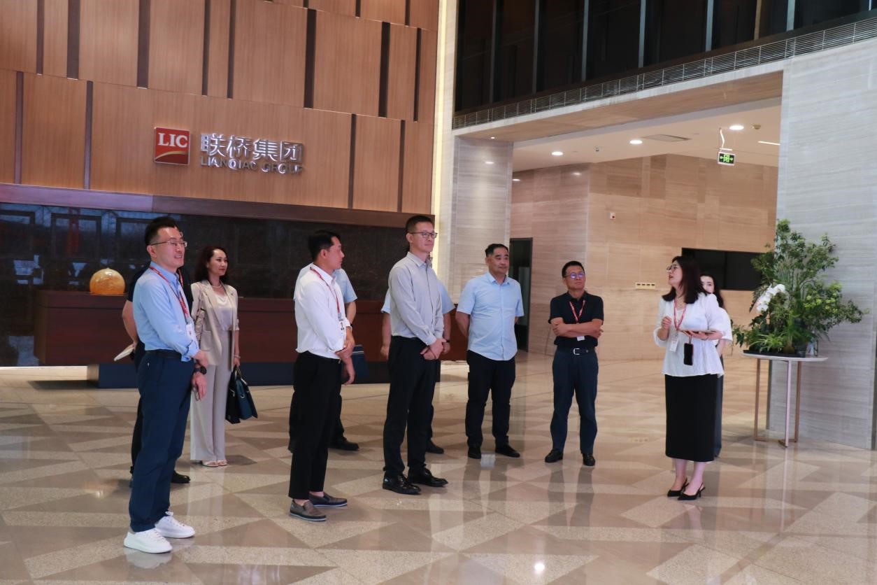中國信保山東分公司司黨委書記、總經(jīng)理魏廣遠來聯(lián)橋集團調(diào)研