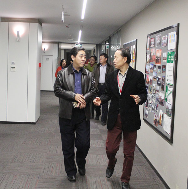 威海檢驗檢疫局局長陳俊新一行來聯(lián)橋集團考察調(diào)研