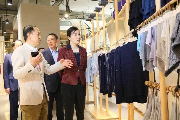 威海市委副書記張宏偉到聯(lián)橋集團調研