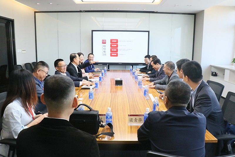 中國(guó)出口信用保險(xiǎn)公司領(lǐng)導(dǎo)到聯(lián)橋集團(tuán)調(diào)研(圖3)