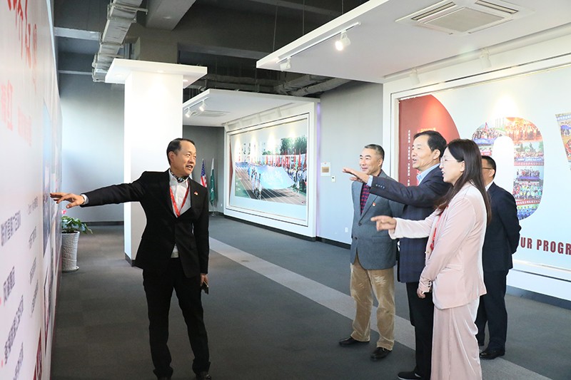 中國(guó)出口信用保險(xiǎn)公司領(lǐng)導(dǎo)到聯(lián)橋集團(tuán)調(diào)研(圖2)