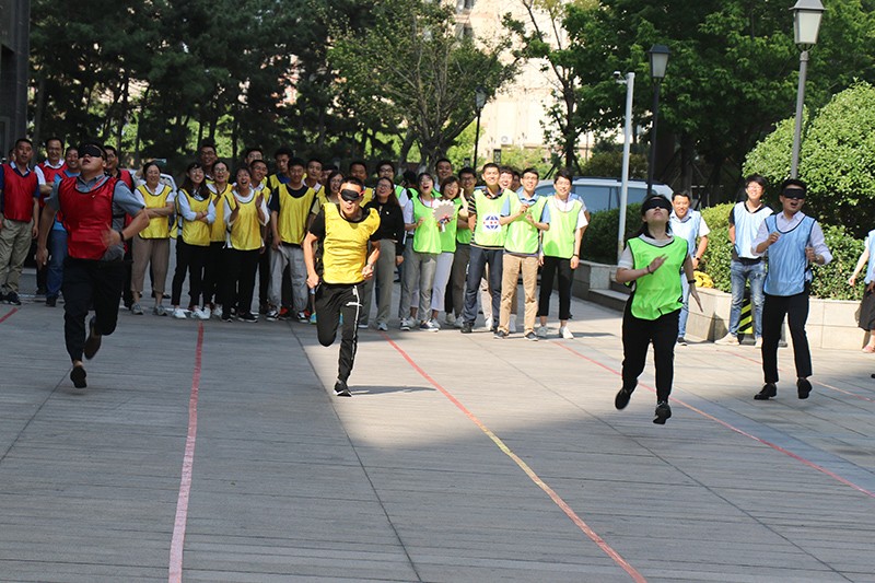 聯(lián)橋集團黨委舉辦【光耀先鋒 “新新”向榮】主題黨建活動(圖2)