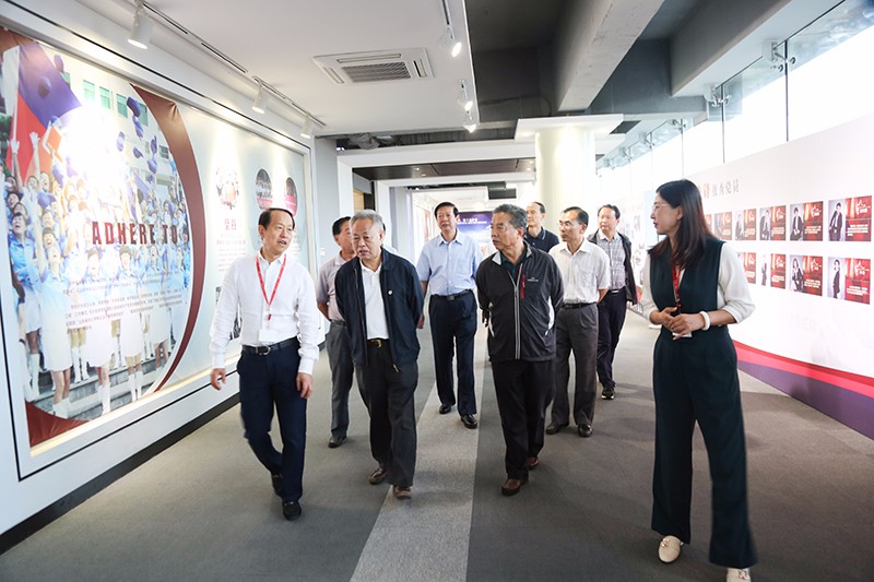 山東省關工委領導一行來聯(lián)橋集團調研