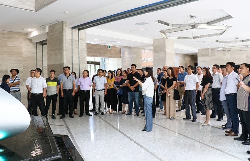 威海市屬國有企業(yè)黨務(wù)干部培訓(xùn)班到聯(lián)橋集團觀摩黨建工作