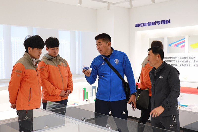 聯(lián)橋星期六足球隊(duì)與韓國群山足球聯(lián)隊(duì)上演跨國友誼賽(圖10) 聯(lián)橋星期六足球隊(duì)與韓國群山足球聯(lián)隊(duì)上演跨國友誼賽(圖10)