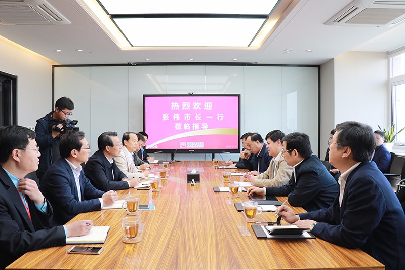 威海市副市長張偉一行來聯(lián)橋集團調研(圖4)