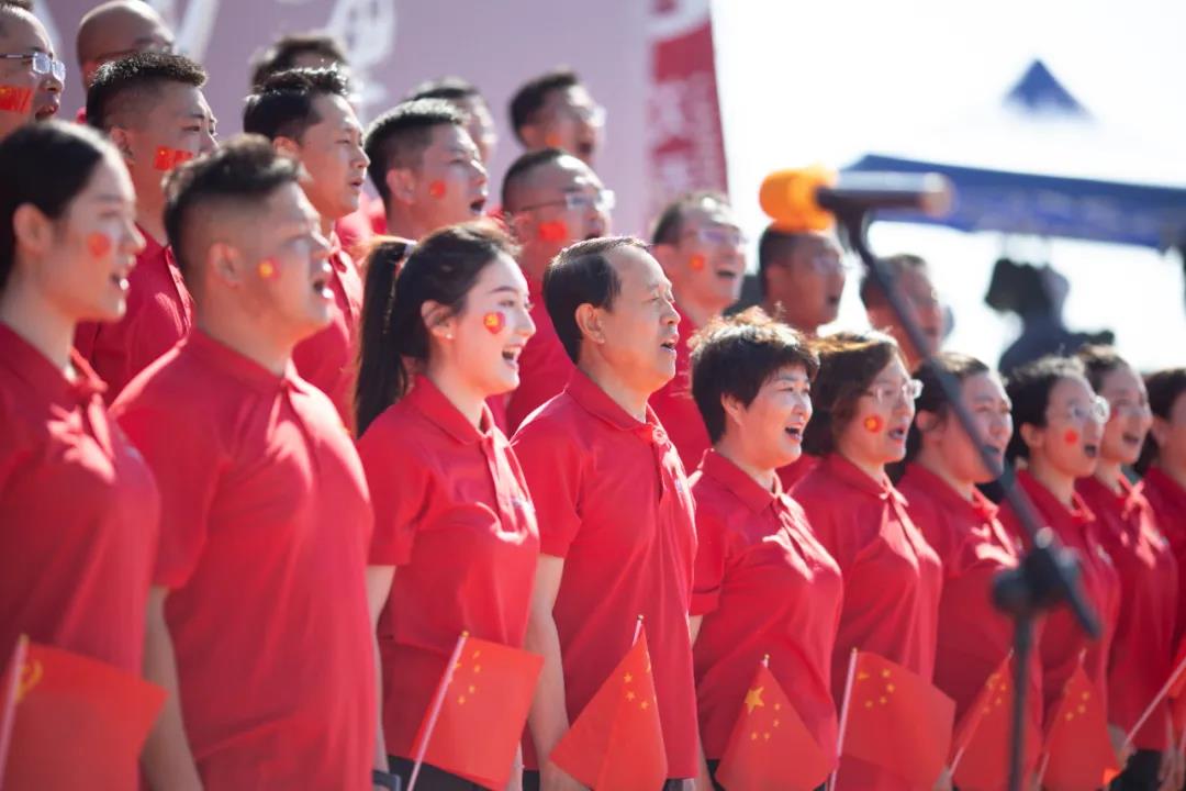 聯(lián)橋集團(tuán)黨委舉辦“光耀先鋒·致敬力量”慶祝建黨100周年活動(dòng)(圖2) 聯(lián)橋集團(tuán)黨委舉辦“光耀先鋒·致敬力量”慶祝建黨100周年活動(dòng)(圖2)