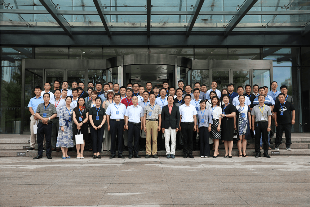 聯(lián)橋集團(tuán)黨委書記、董事長(zhǎng)慕镕鍵在威海市“青藍(lán)接力”名家論壇開講(圖4)